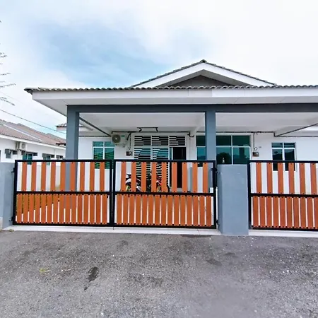 Homestay Taman Manjung Point Lumut Perak Exterior photo